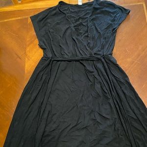 Size 2x Black Old Navy Dress with a tie back